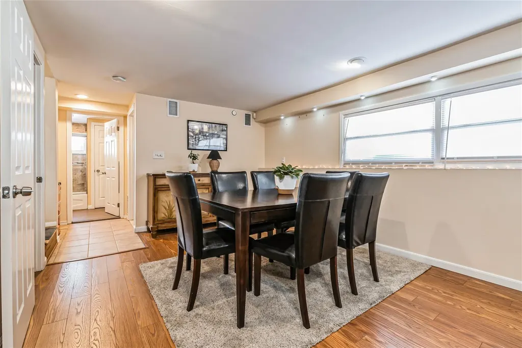 263 E 3rd Street Deer Park NY 11729