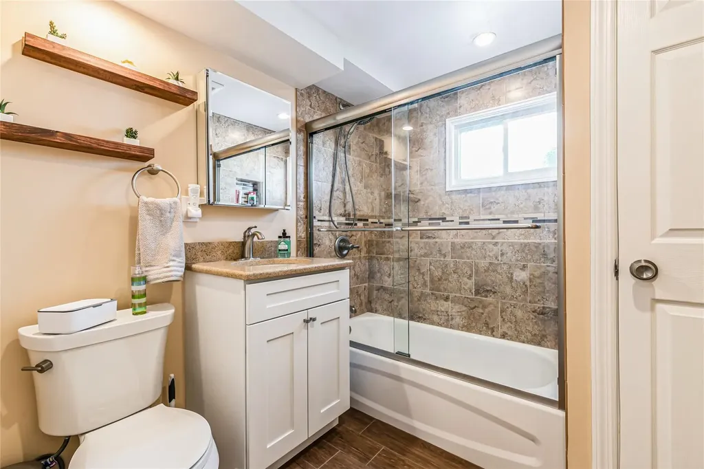 263 E 3rd Street Deer Park NY 11729