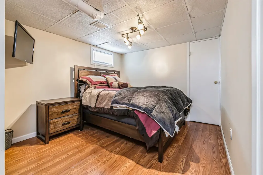 263 E 3rd Street Deer Park NY 11729