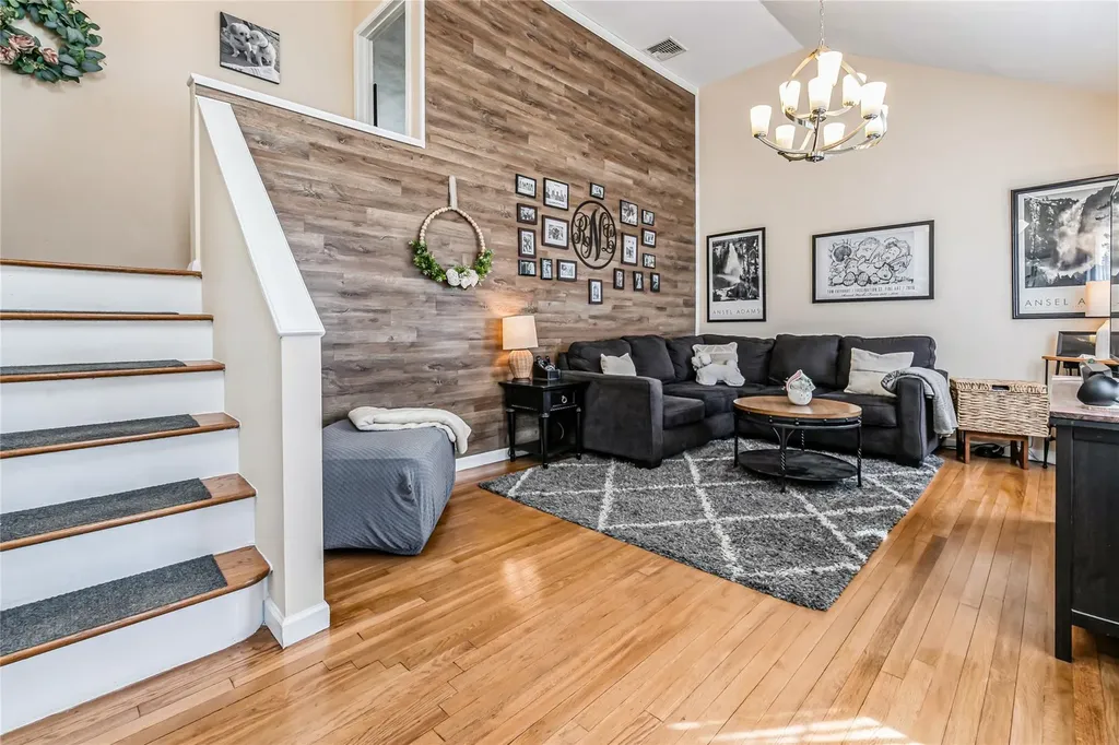 263 E 3rd Street Deer Park NY 11729