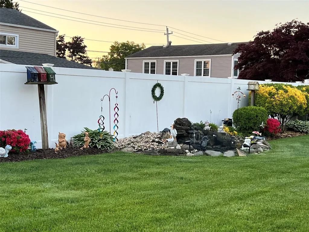 263 E 3rd Street Deer Park NY 11729