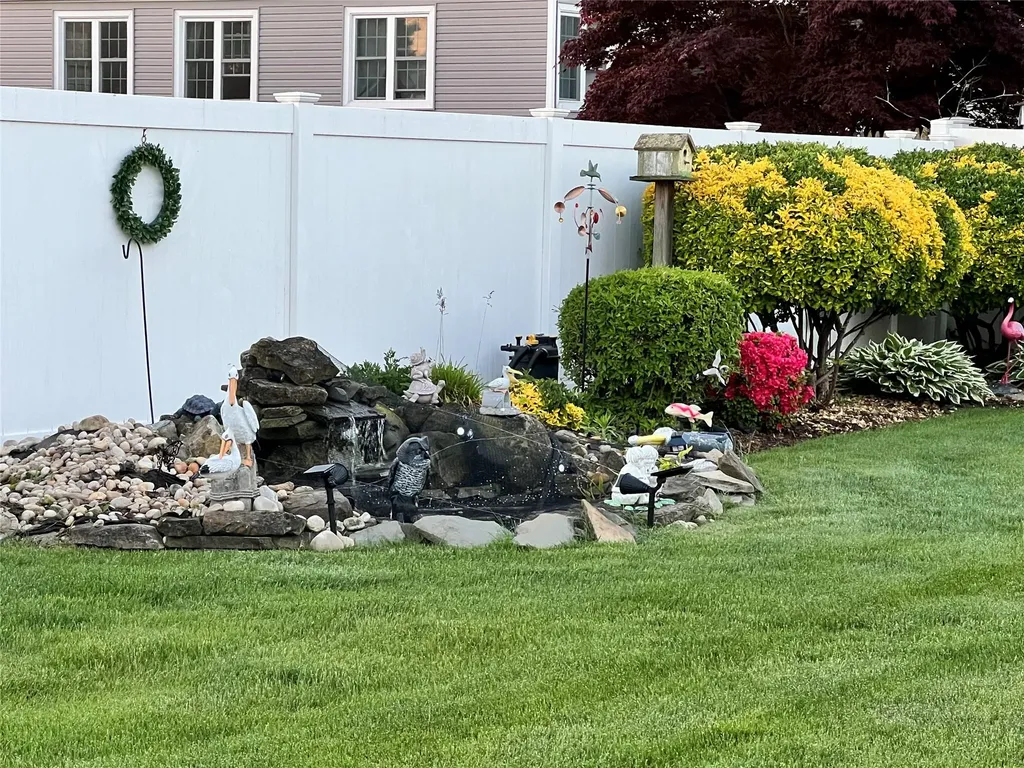 263 E 3rd Street Deer Park NY 11729