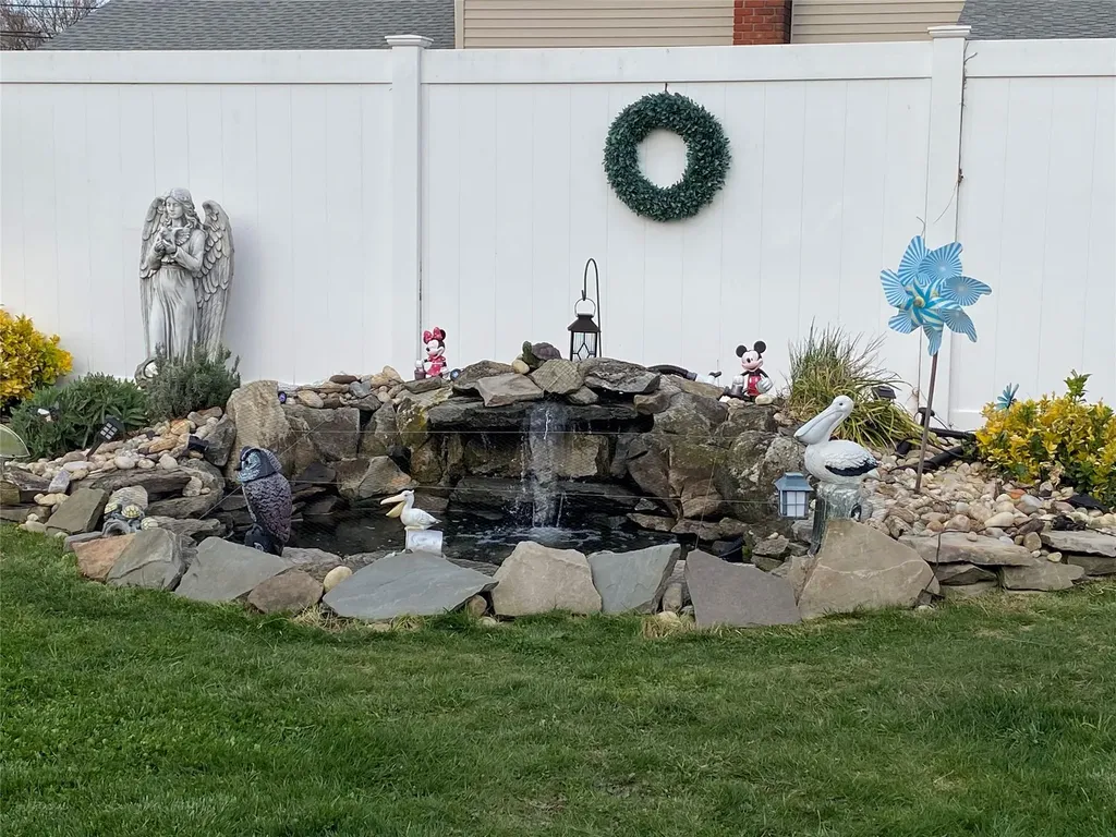 263 E 3rd Street Deer Park NY 11729