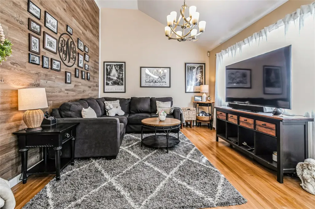 263 E 3rd Street Deer Park NY 11729
