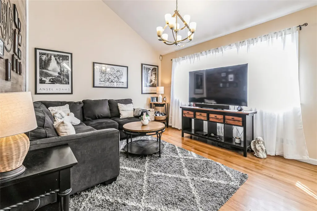 263 E 3rd Street Deer Park NY 11729