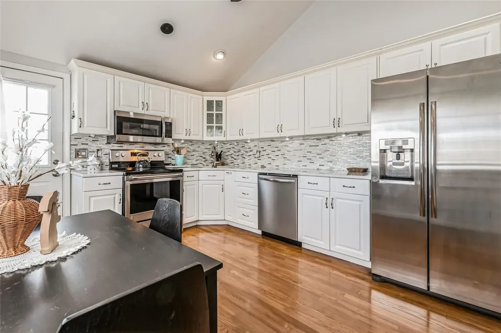 263 E 3rd Street Deer Park NY 11729