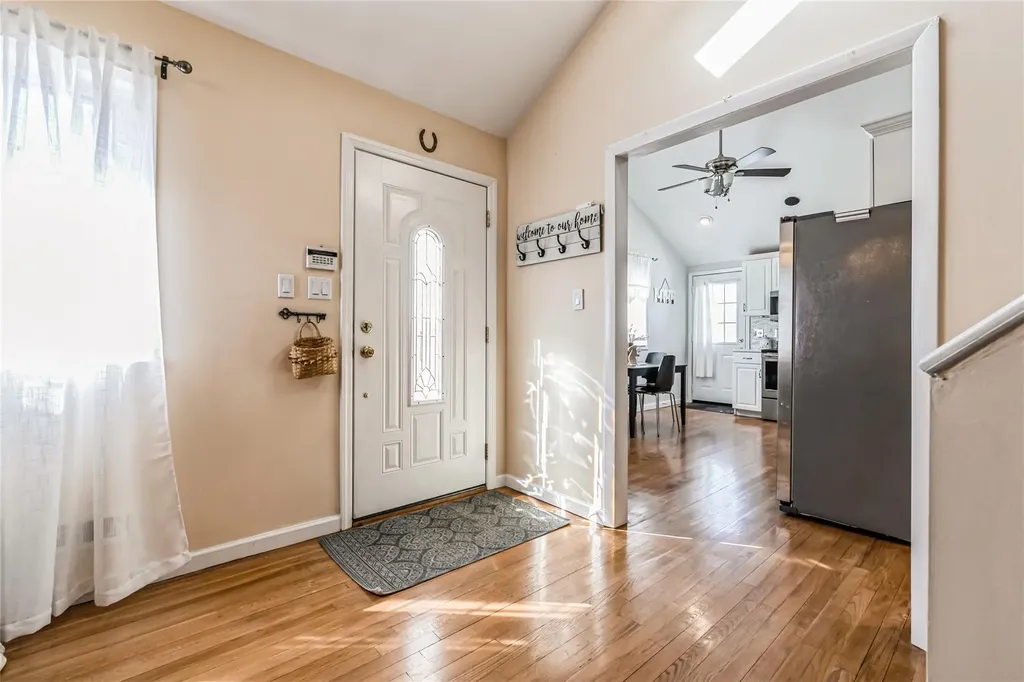 263 E 3rd Street Deer Park NY 11729