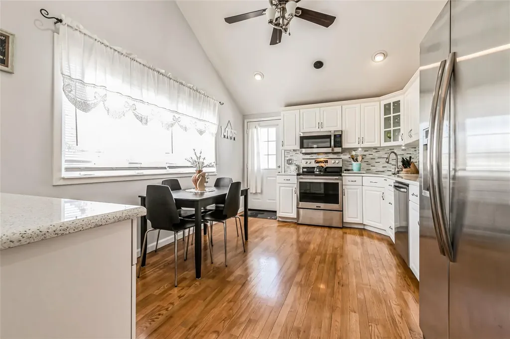 263 E 3rd Street Deer Park NY 11729
