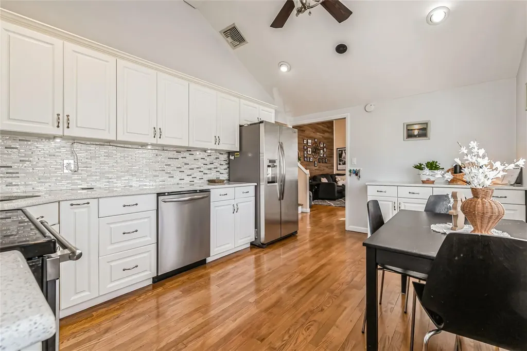 263 E 3rd Street Deer Park NY 11729
