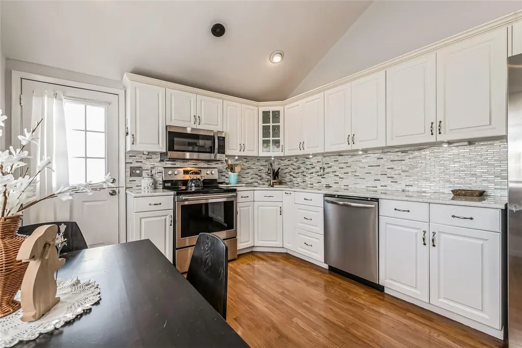 263 E 3rd Street Deer Park NY 11729