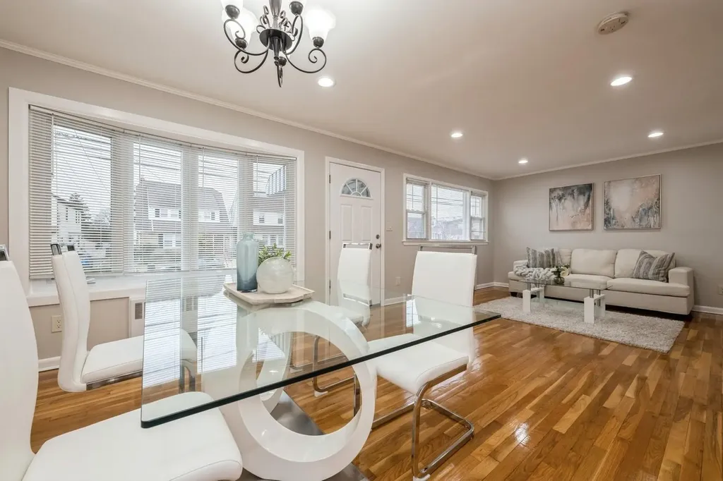140 Sheridan Boulevard Mineola NY 11501