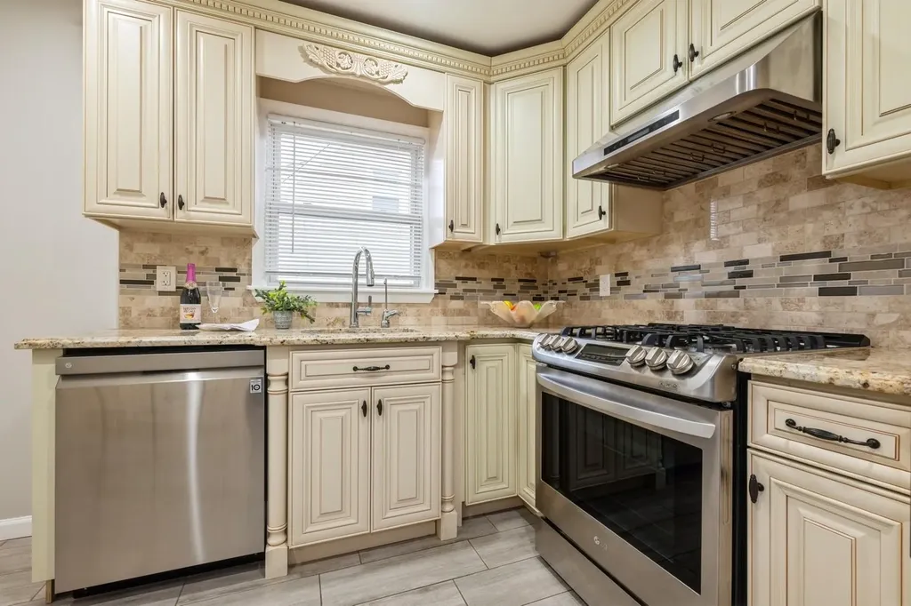140 Sheridan Boulevard Mineola NY 11501