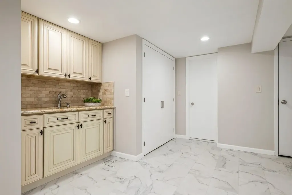 140 Sheridan Boulevard Mineola NY 11501