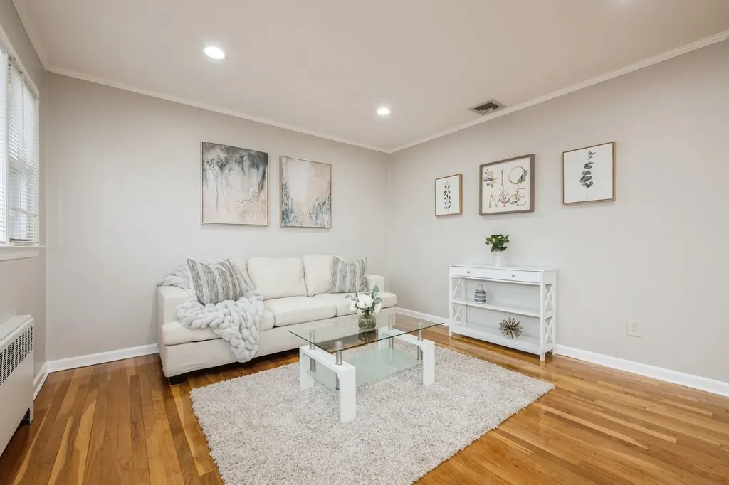 140 Sheridan Boulevard Mineola NY 11501