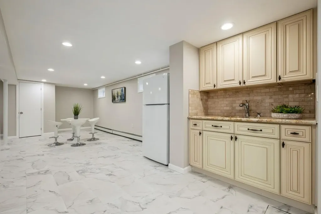 140 Sheridan Boulevard Mineola NY 11501