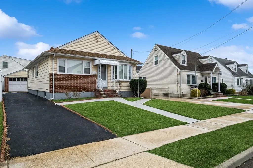 140 Sheridan Boulevard Mineola NY 11501