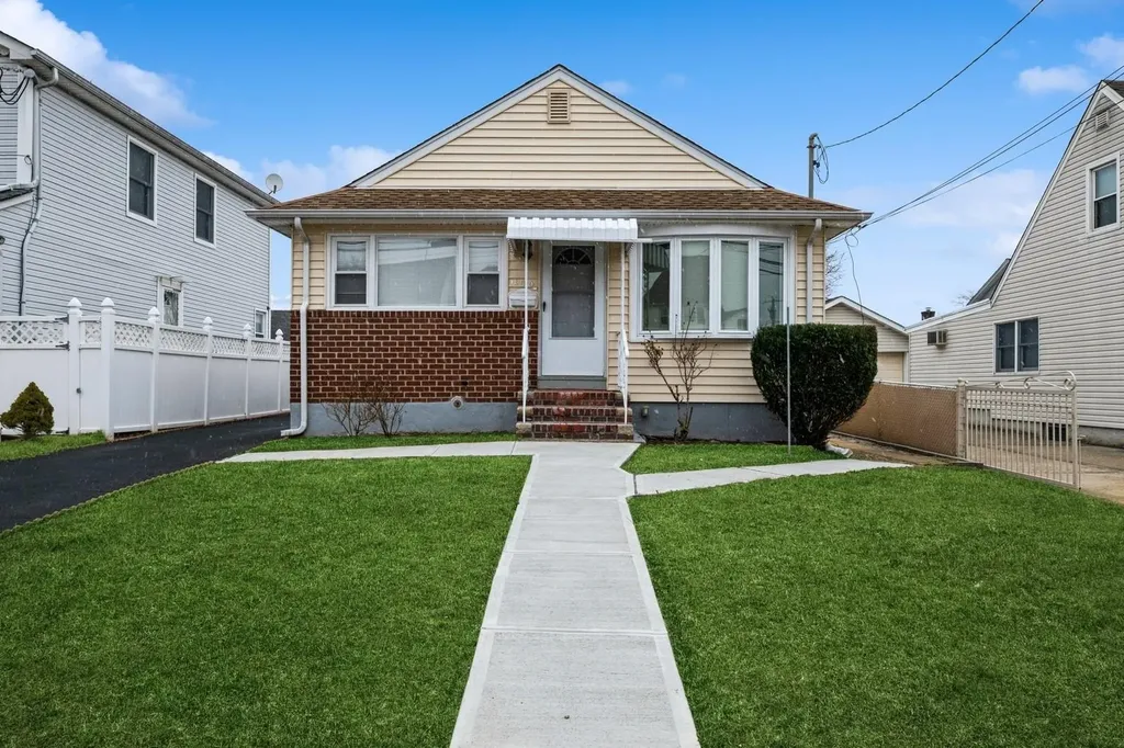 140 Sheridan Boulevard Mineola NY 11501