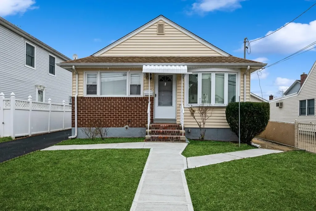140 Sheridan Boulevard Mineola NY 11501