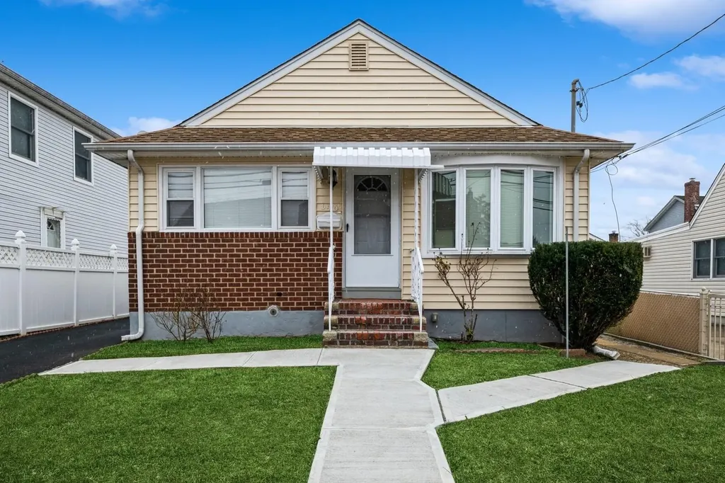 140 Sheridan Boulevard Mineola NY 11501
