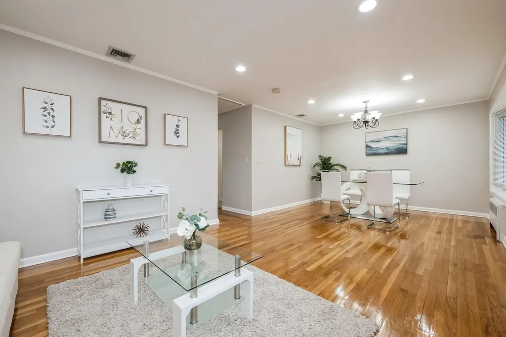 140 Sheridan Boulevard Mineola NY 11501