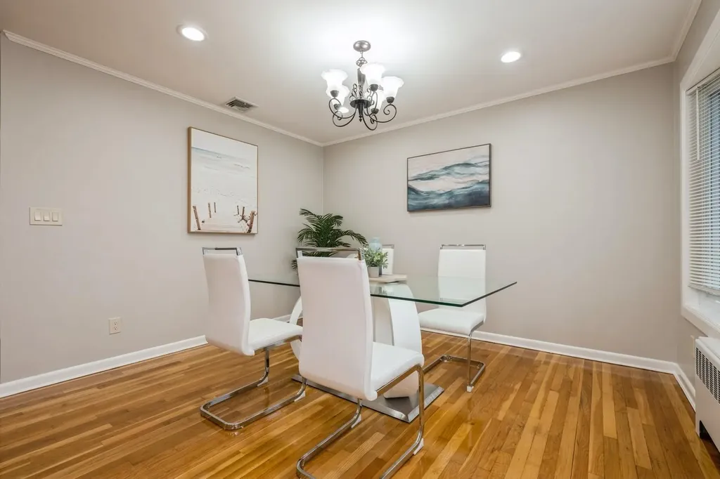 140 Sheridan Boulevard Mineola NY 11501