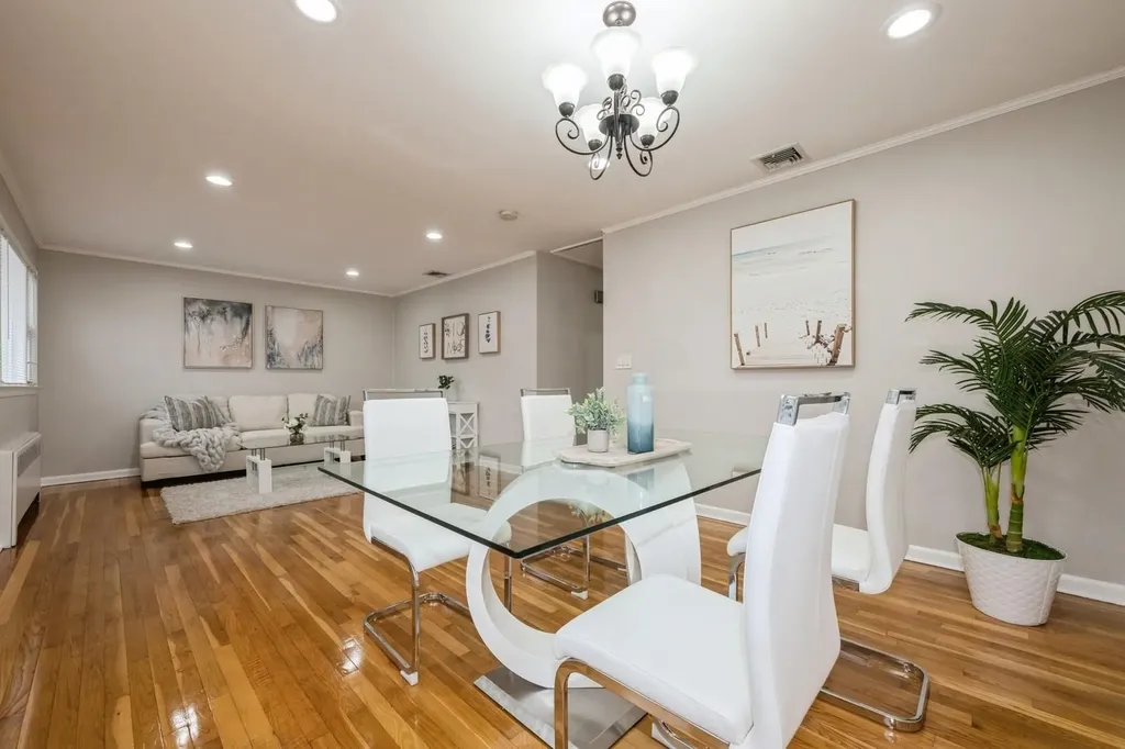 140 Sheridan Boulevard Mineola NY 11501