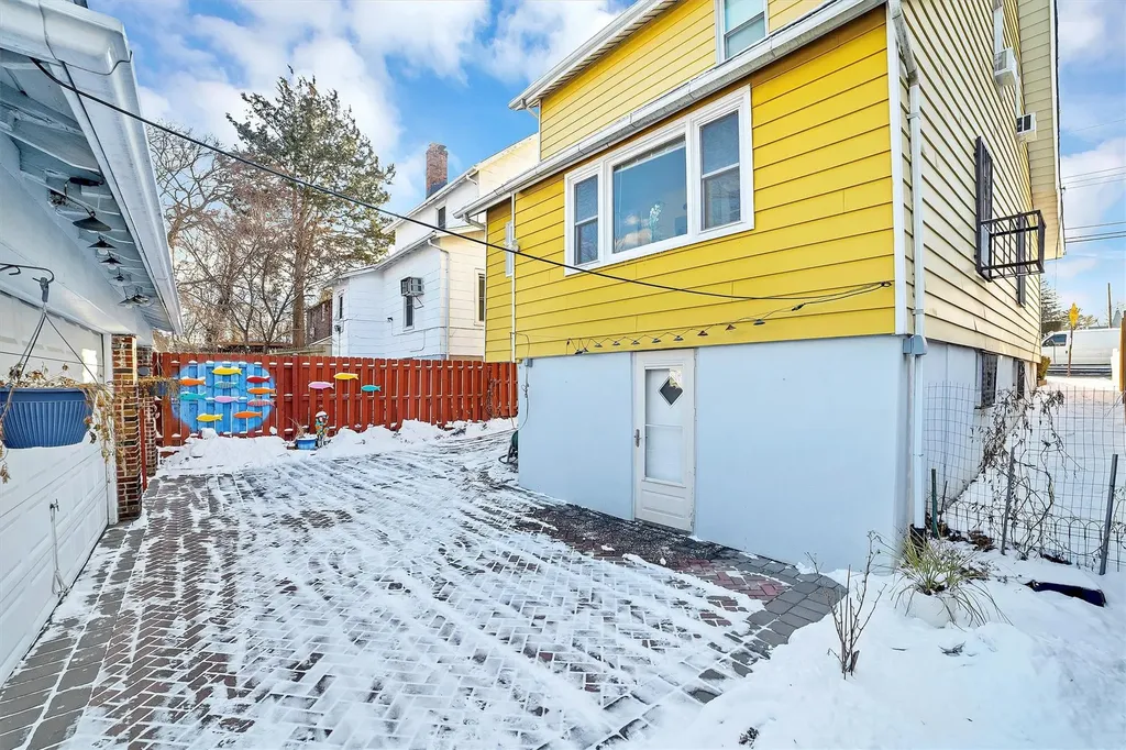 3988 Rombouts Avenue Bronx NY 10466