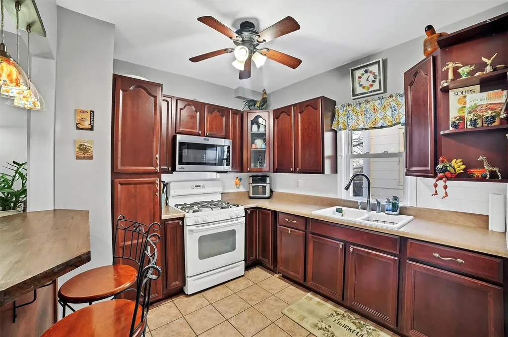 3988 Rombouts Avenue Bronx NY 10466