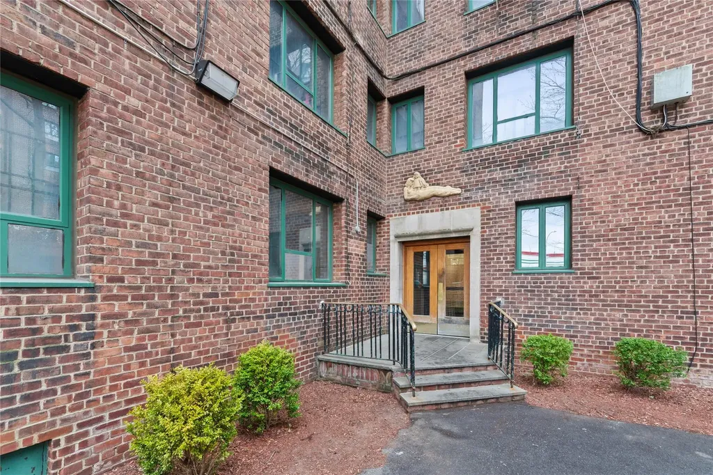 1936 E Tremont Avenue Bronx NY 10462