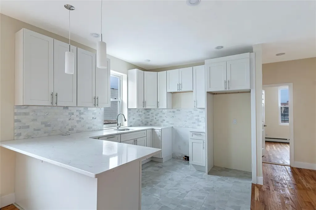 2547 Radcliff Avenue Bronx NY 10469