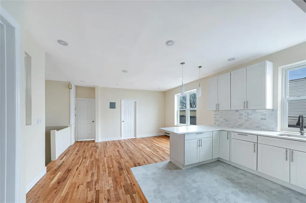 2547 Radcliff Avenue Bronx NY 10469
