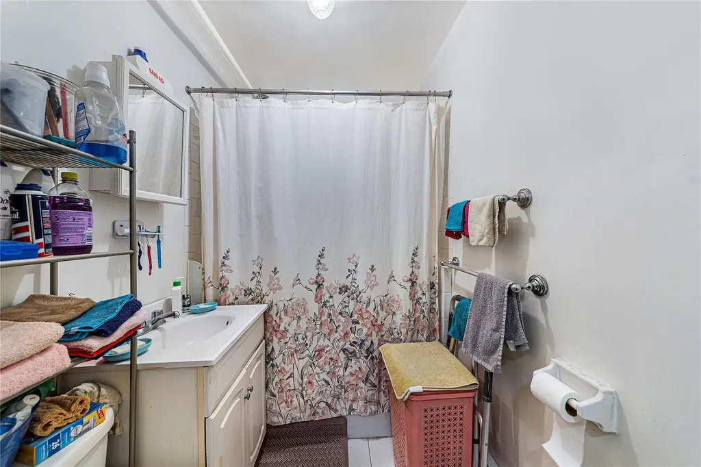 2547 Radcliff Avenue Bronx NY 10469