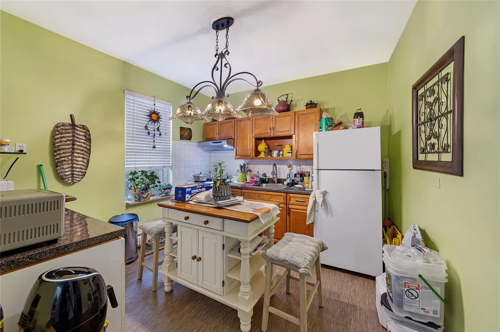 2547 Radcliff Avenue Bronx NY 10469