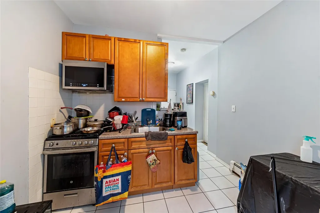 2547 Radcliff Avenue Bronx NY 10469