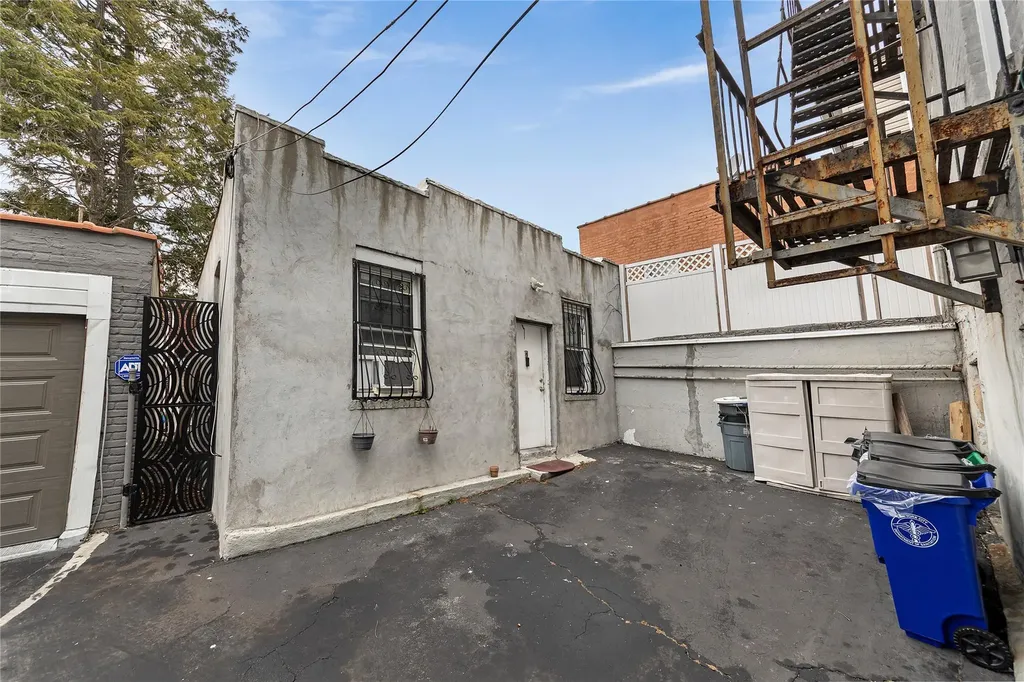 2547 Radcliff Avenue Bronx NY 10469