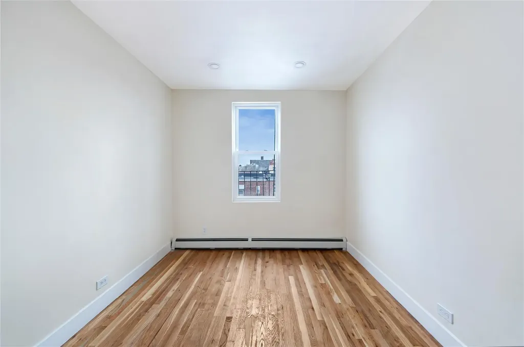 2547 Radcliff Avenue Bronx NY 10469