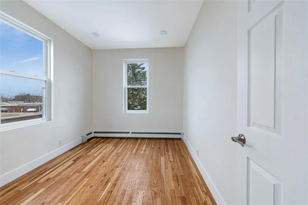 2547 Radcliff Avenue Bronx NY 10469