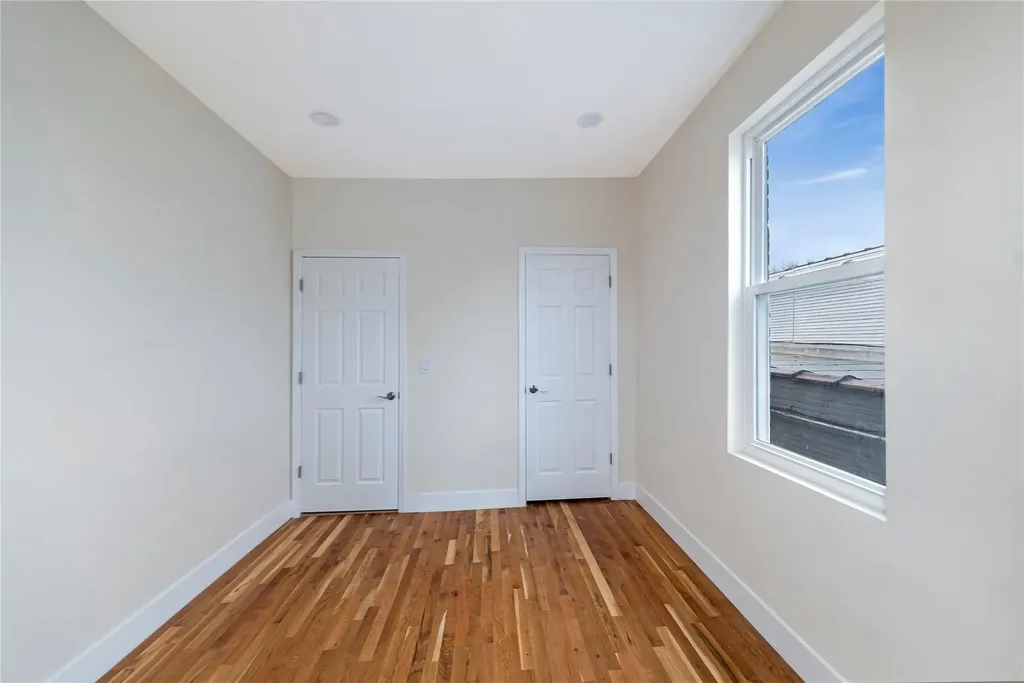 2547 Radcliff Avenue Bronx NY 10469