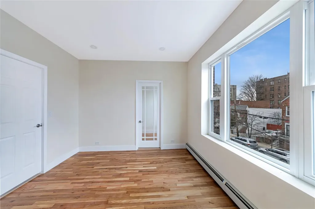 2547 Radcliff Avenue Bronx NY 10469