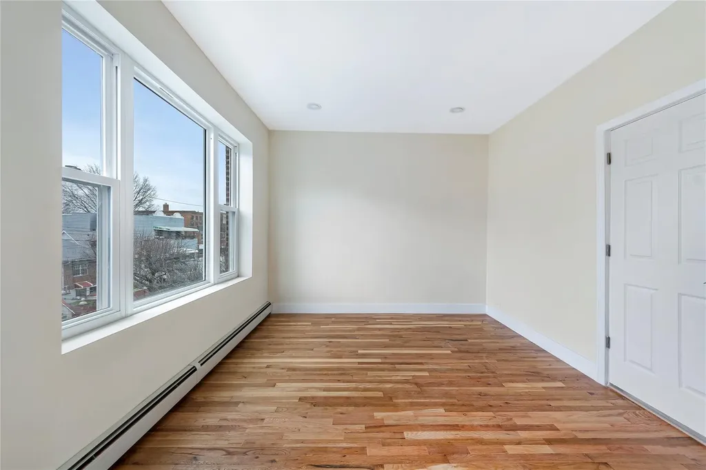 2547 Radcliff Avenue Bronx NY 10469