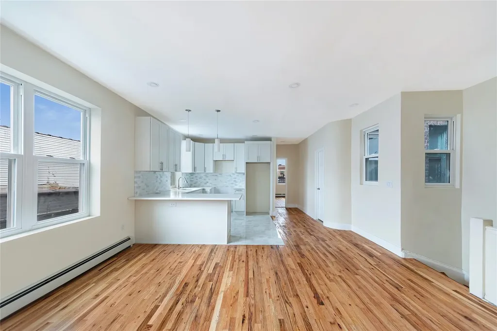 2547 Radcliff Avenue Bronx NY 10469