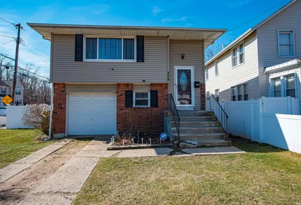254 Albany Avenue Babylon NY 11701