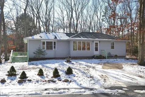 10 Middlethon Avenue Manorville NY 11949