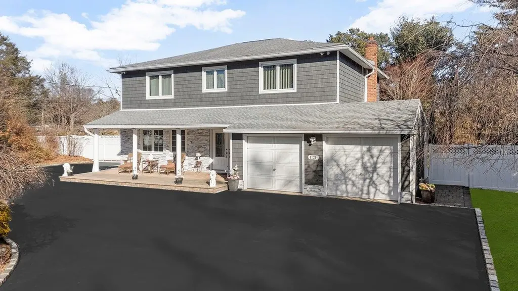 1120 Carlls Straight Path Dix Hills NY 11746