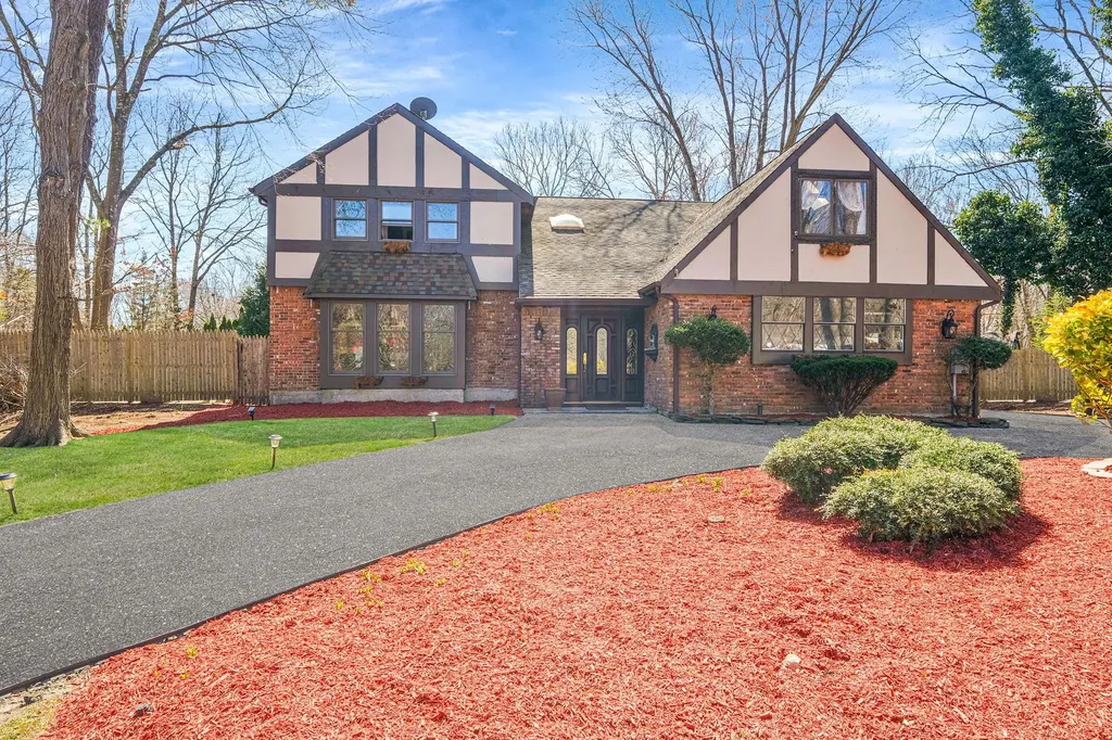2 Linda Lane Brookhaven NY 11949
