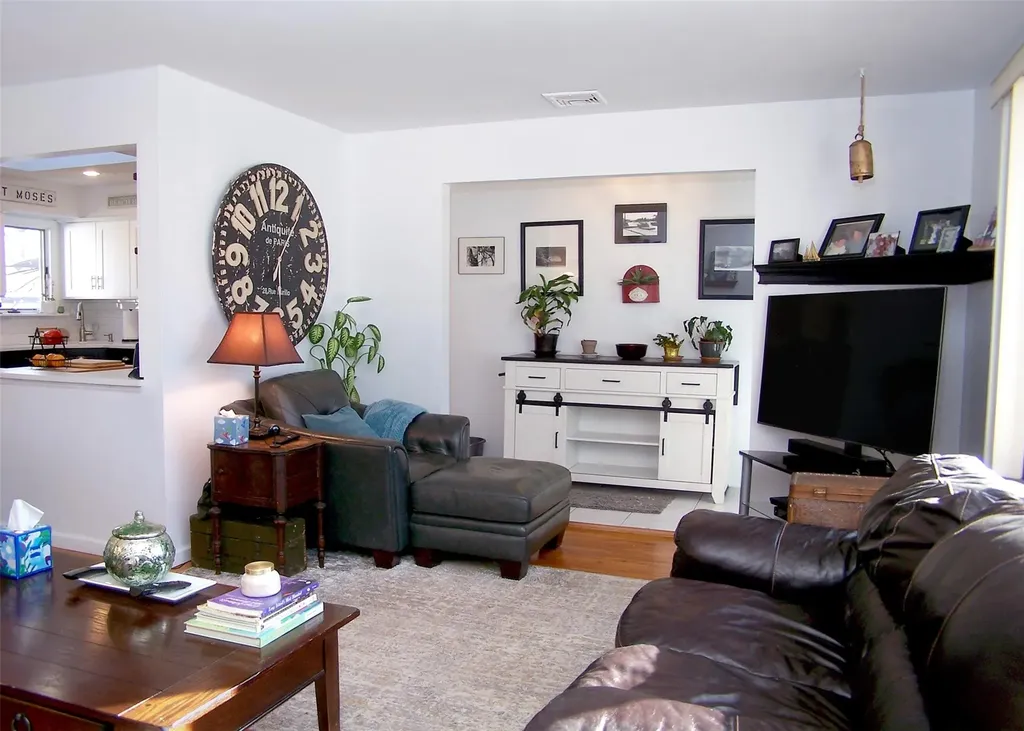 61 Glasgow Avenue Deer Park NY 11729
