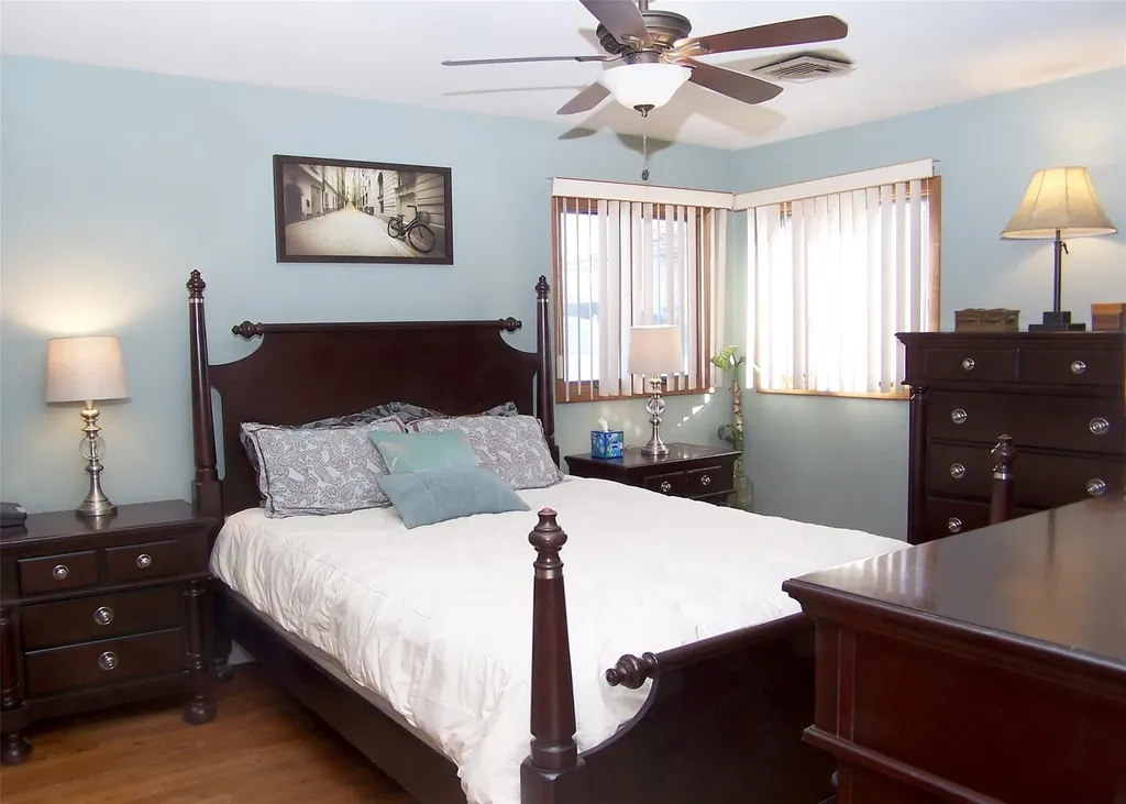 61 Glasgow Avenue Deer Park NY 11729