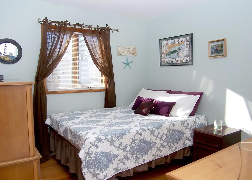 61 Glasgow Avenue Deer Park NY 11729