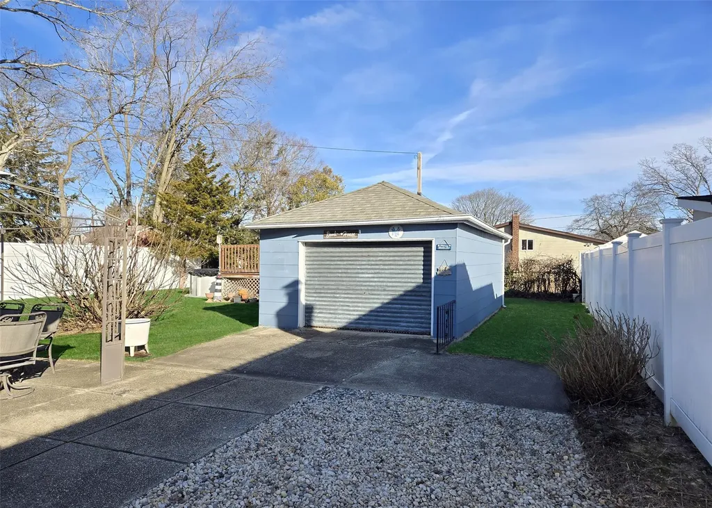 61 Glasgow Avenue Deer Park NY 11729