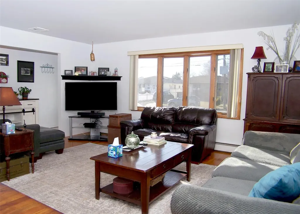 61 Glasgow Avenue Deer Park NY 11729